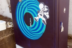 Erste Details des Astronauten sind erkennbar.
